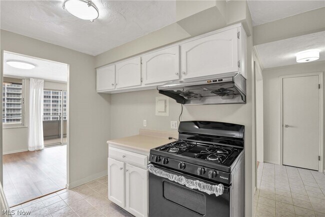 Building Photo - 12900 Lake Ave