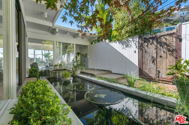 Building Photo - 1644 Marmont Ave