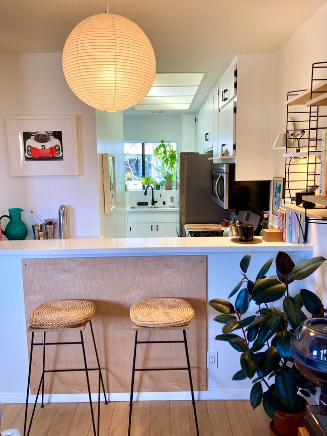 Building Photo - 2500 Abbot Kinney Blvd