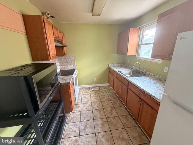 Building Photo - 1223 Chillum Rd