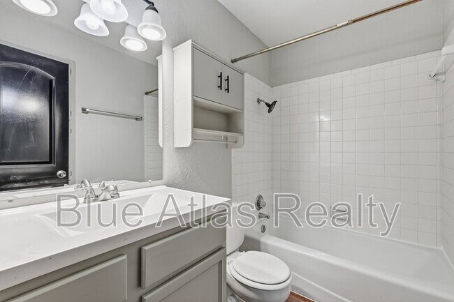 Building Photo - 3313 Gardenview Cir