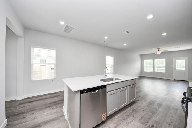 Building Photo - 135 Alset Dr