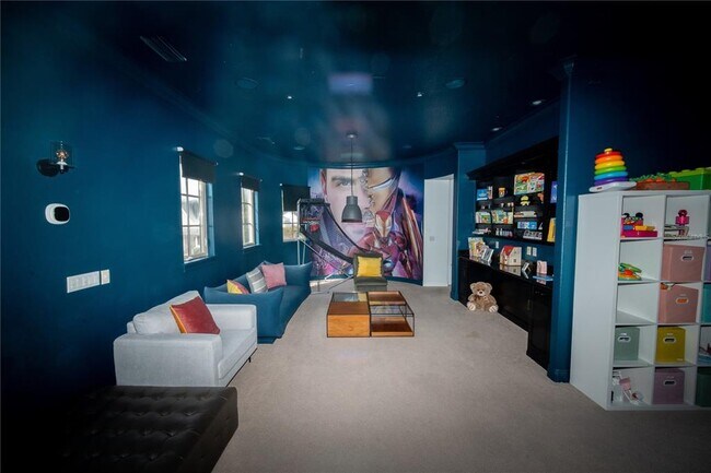 Building Photo - 719 Eastlawn Dr