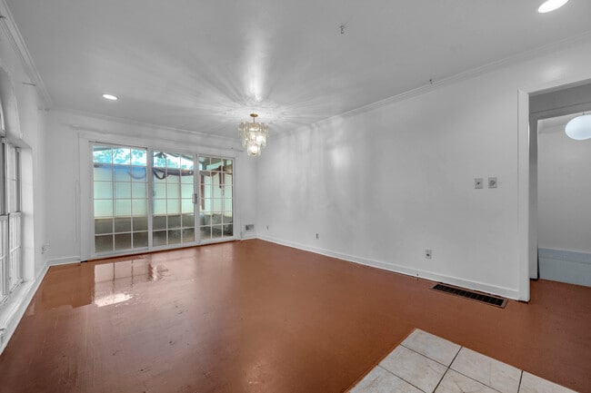 Building Photo - 2221 Avenue W26th St