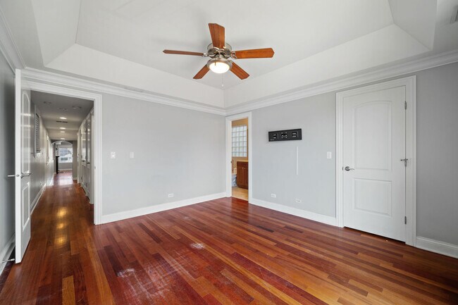 Building Photo - 3723 N Wilton Ave