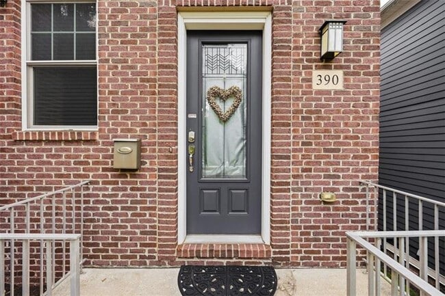 Building Photo - 390 Bradley St