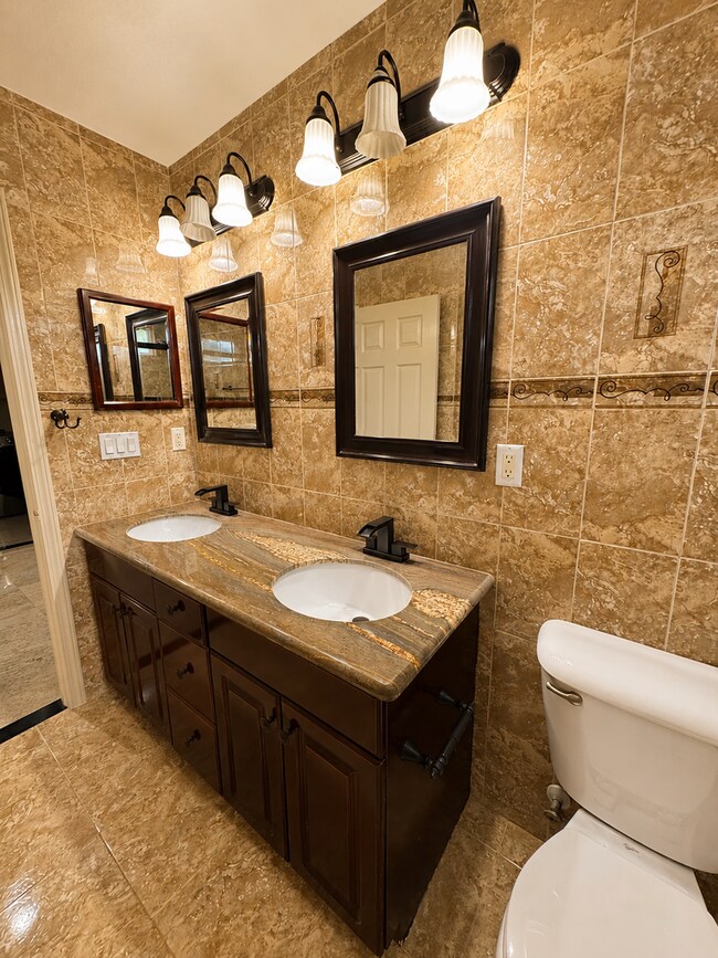Building Photo - 621 Marbella Ct