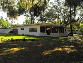 Building Photo - Total Privacy Home, Huge Detached Garage & No HOA in Beautiful Lake Mary