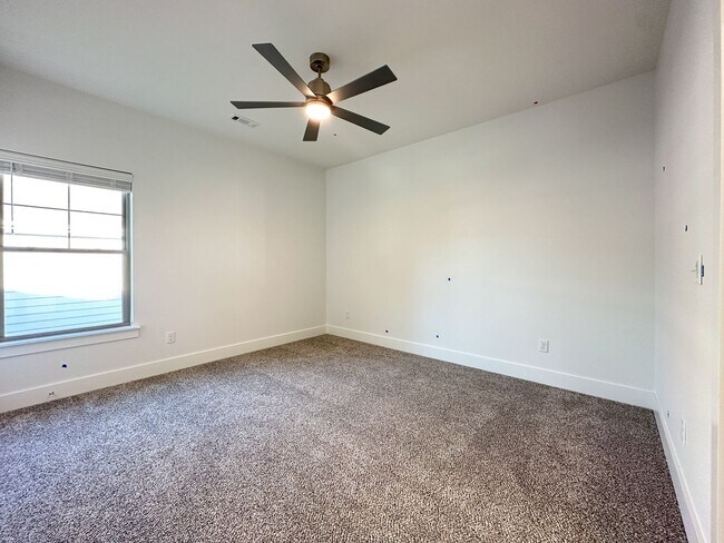 Building Photo - 4305 W Bronco Dr