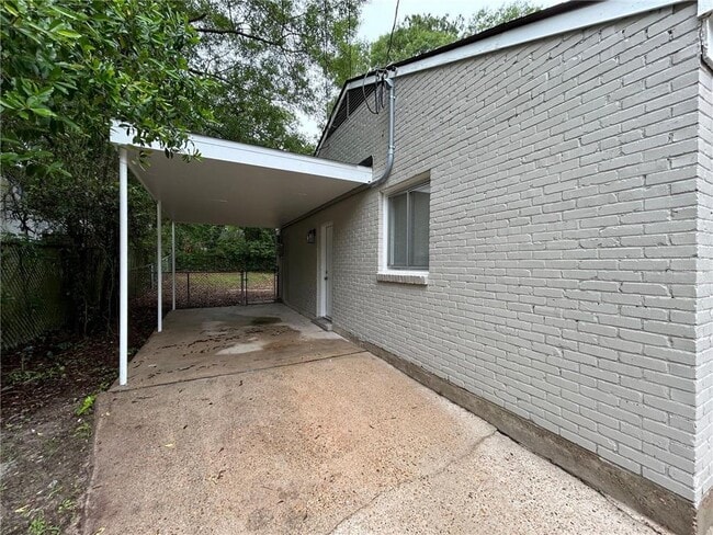 Building Photo - 460 Seabreeze Rd E