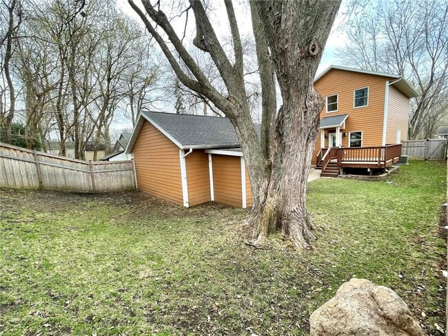 Building Photo - 403 Monroe Ave S