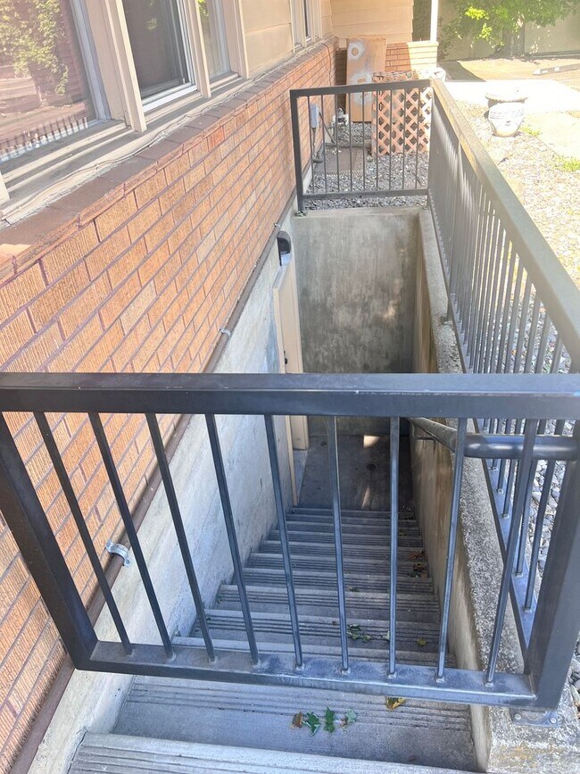 Building Photo - 24AS Studio