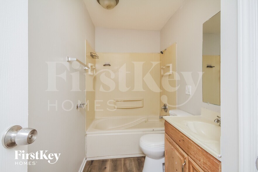 Building Photo - 341 Emery Ave