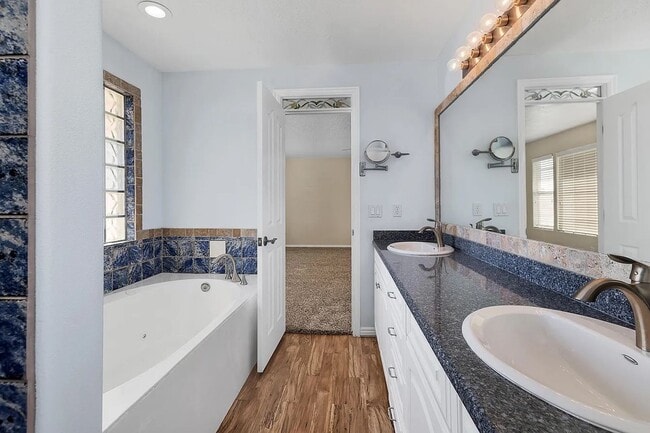 Building Photo - Spacious 3-Bedroom Home with Incredible Garage & Prime Location!