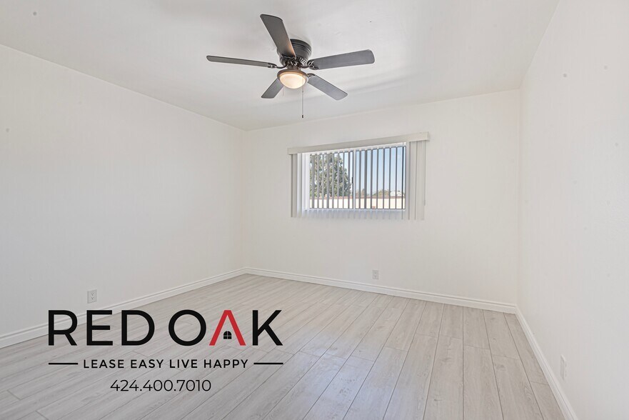 Building Photo - 7915 Vineland Ave