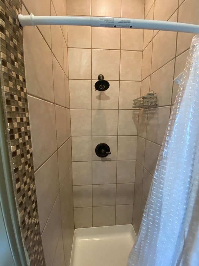 Building Photo - Charming 2bed/2bath Home