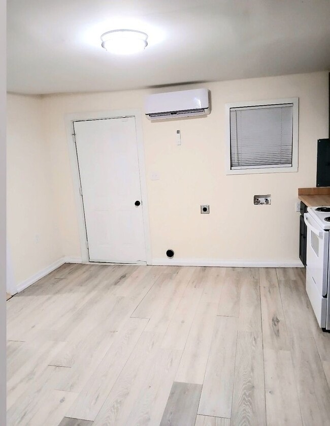 Building Photo - 408 Bowen Ave