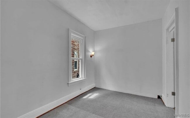 Building Photo - 15 Seneca St