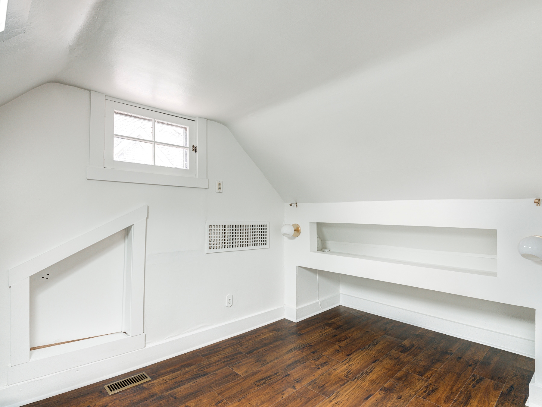 Building Photo - 321 N Park Ave