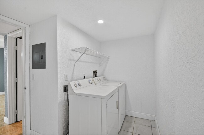 Building Photo - 320 Woodland Rd