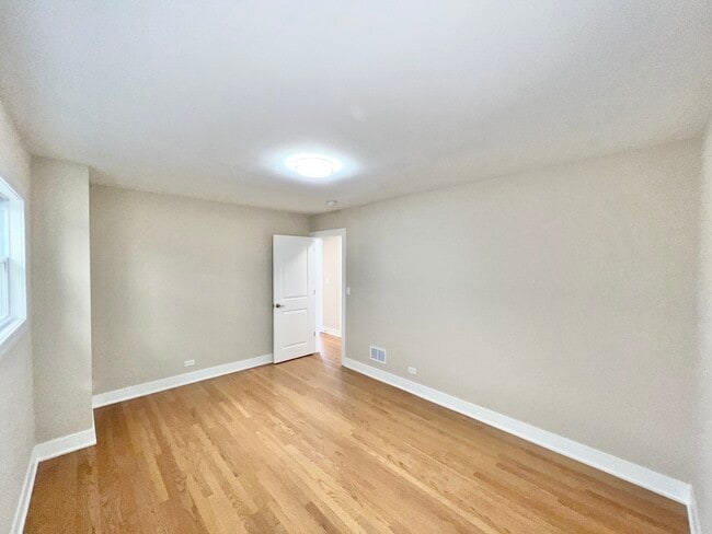 Building Photo - 5547 N Central Ave