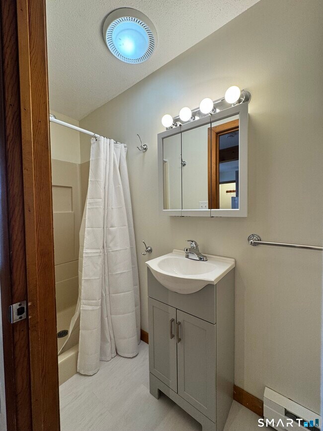 Building Photo - 49 Ledyard Ave