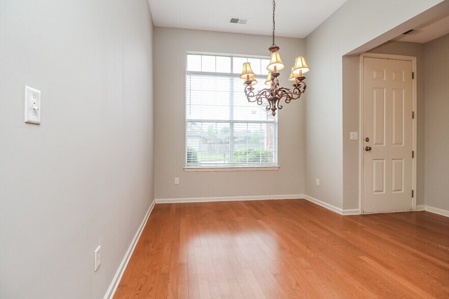 Building Photo - 10237 Hamilton View Dr