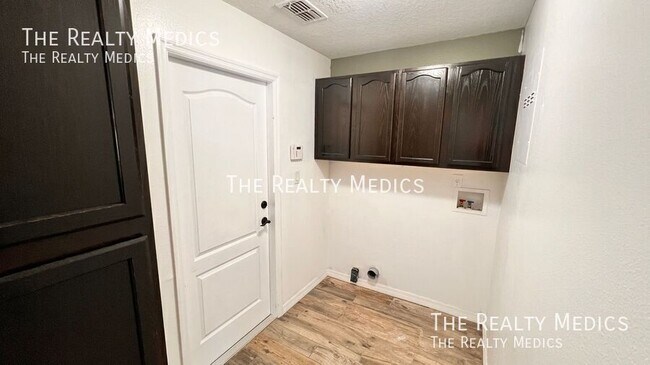 Building Photo - 2239 Wolf Ridge Ln