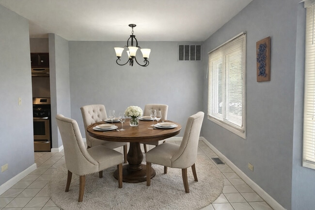 Building Photo - 3108 Roberts Dr