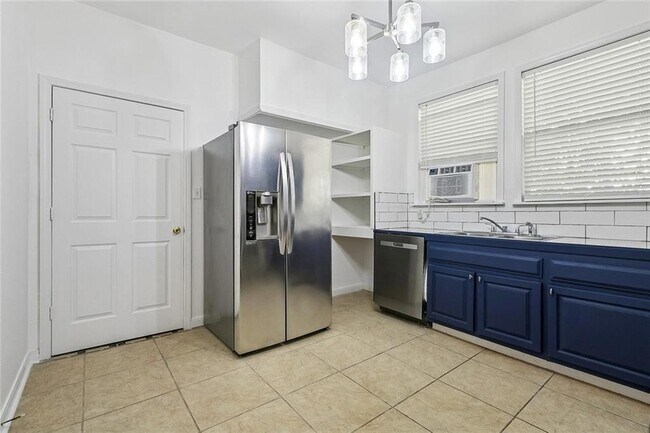 Building Photo - 2646 Jonquil St