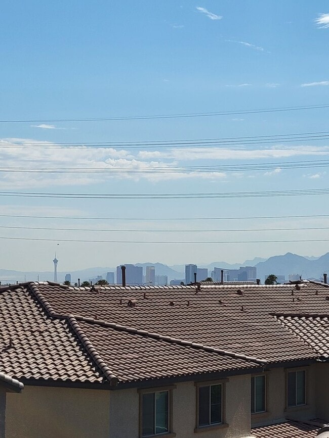 Building Photo - Beautiful 2 story with Roof Top Deck