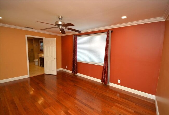 Building Photo - 10871 SW 11th Manor