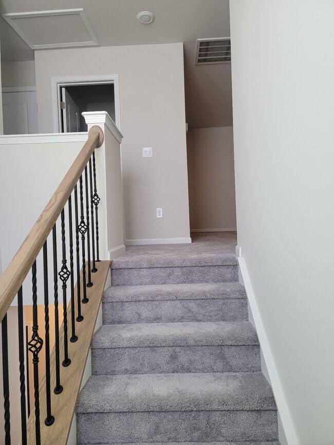 Building Photo - 44 Fernhill Ln