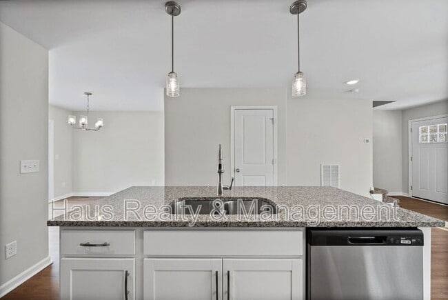 Building Photo - 839 Cumberland Dr