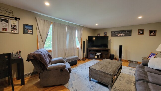 Primary Photo - 37 Sandy Ln