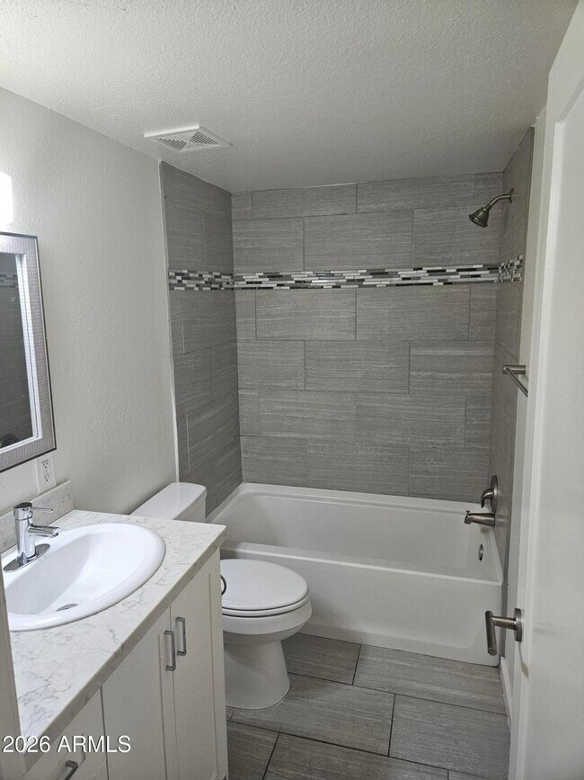 Building Photo - 2340 N 46th St