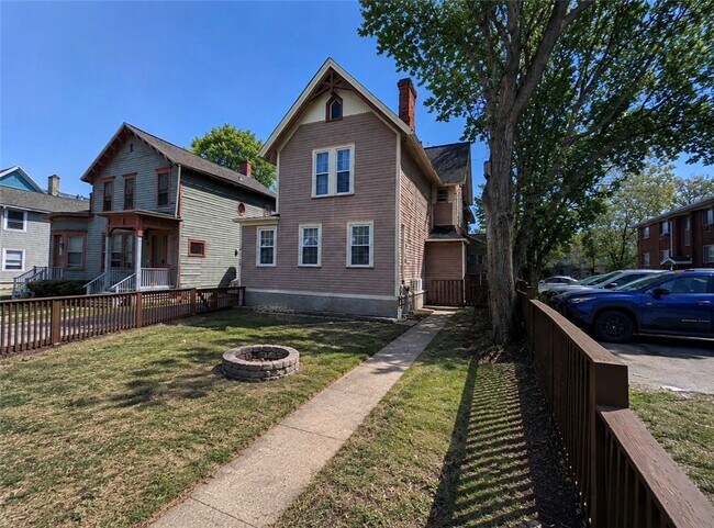Building Photo - 128 Meigs St