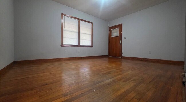 Building Photo - New Rental Available-2 Bedroom 1  Bath