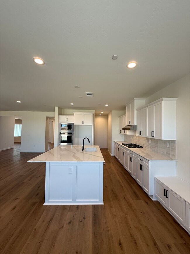 Building Photo - 16806 Mairs Dr
