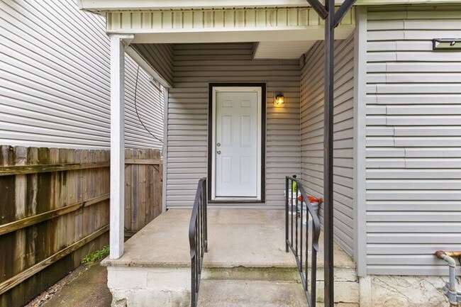 Building Photo - 429 S Champion Ave