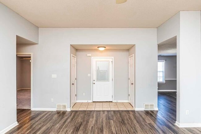 Building Photo - 443 Beverly Dr