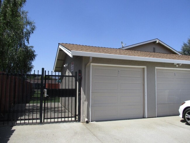 Building Photo - 8158 Kelton Dr