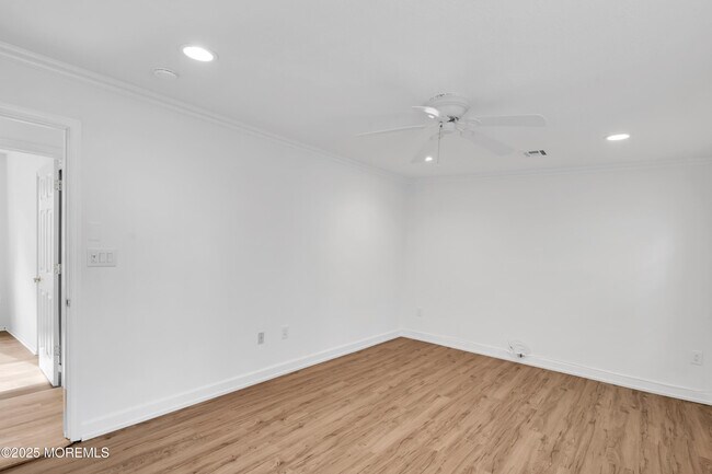 Building Photo - 9 Ambrose Ln