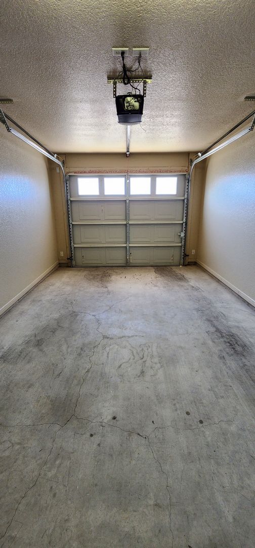Building Photo - 3 Bedroom 2 bath Duplex South Killeen