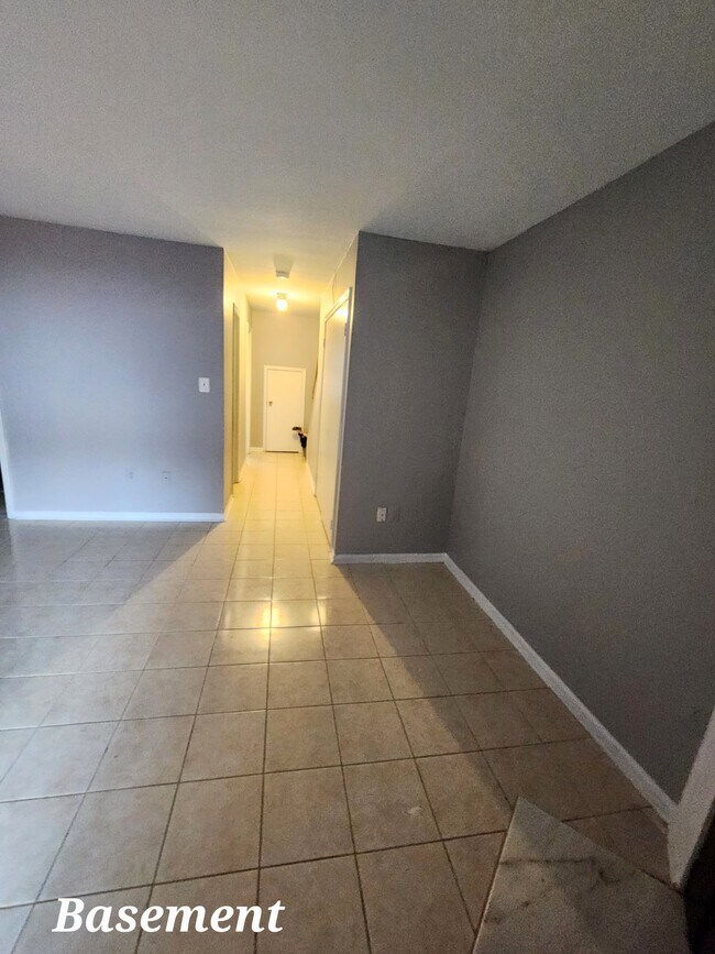 Building Photo - 18859 McFarlin Dr