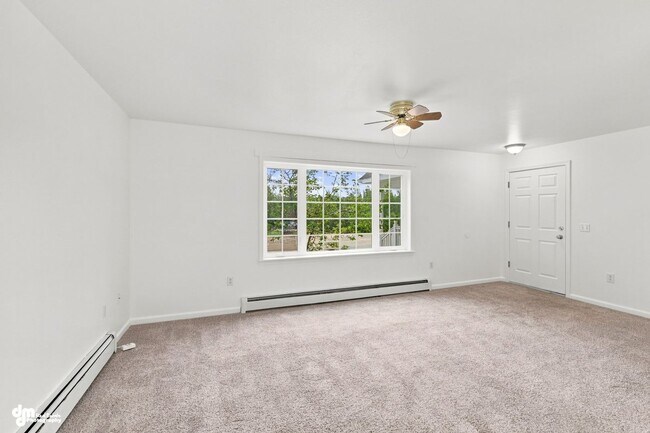 Building Photo - 8643 Lynnette Dr