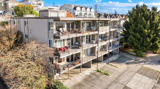 Building Photo - 303 N 44th St