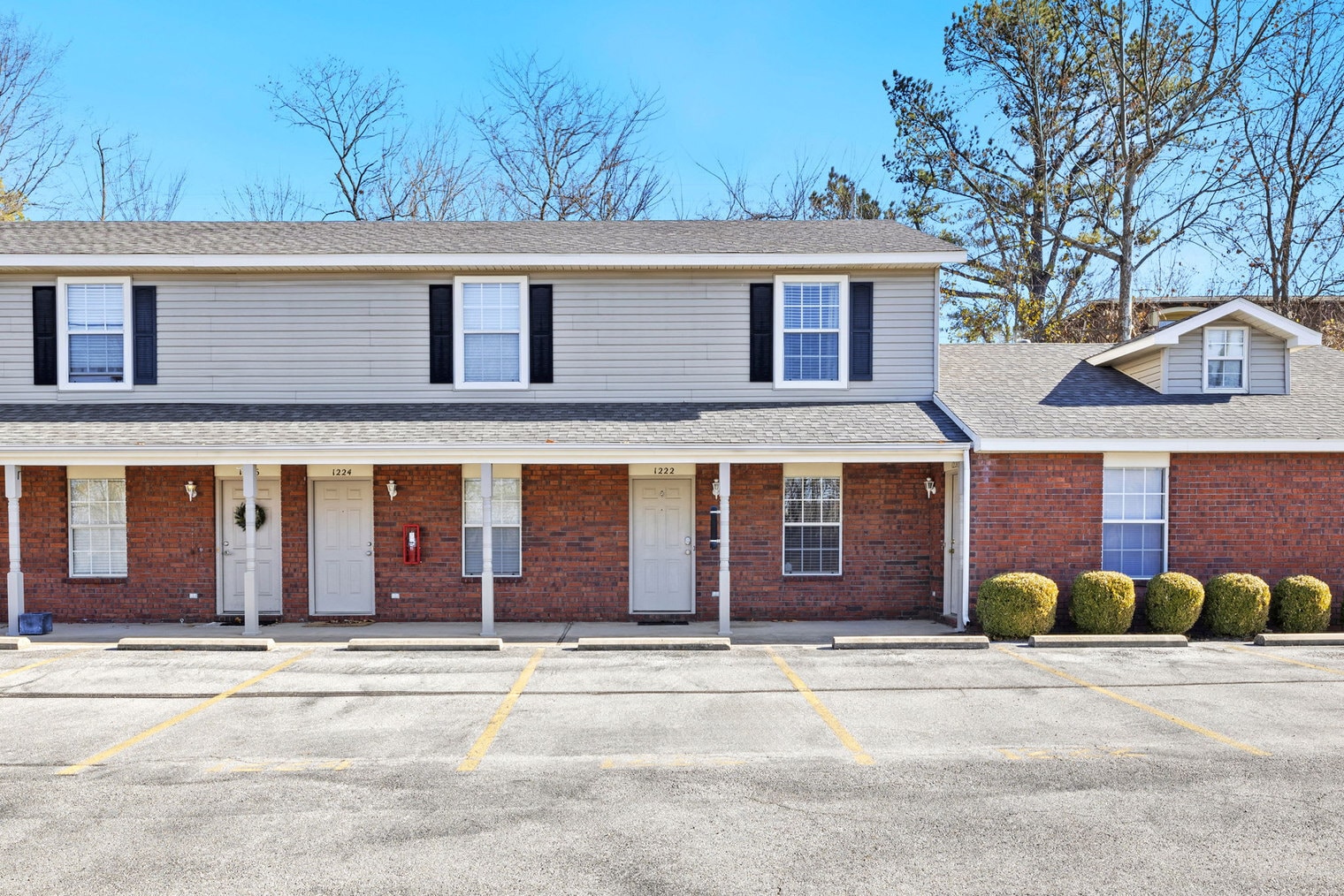 Building Photo - 1222 N Iron Horse Dr