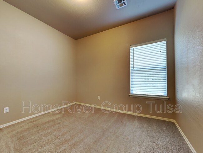 Building Photo - 8624 East 136th St S