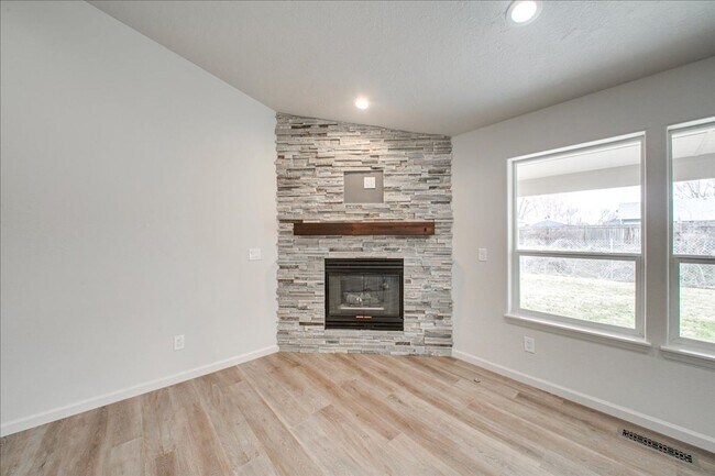 Building Photo - Beautifully Remodeled Home in Northwest Meridian